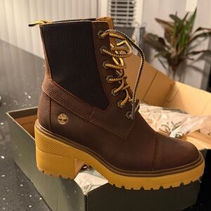 Timberland Women's Lace-Up Brown and Yellow Boots